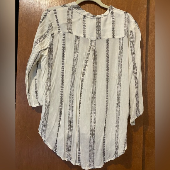 En Creme Blouse - Picture 3 of 4